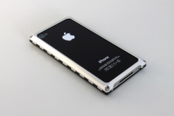 ジュラルミン削り出し アルミバンパー G-BUM for iPhone4