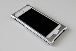 ジュラルミン削り出し アルミバンパー Smart HYBRID for iPhone5